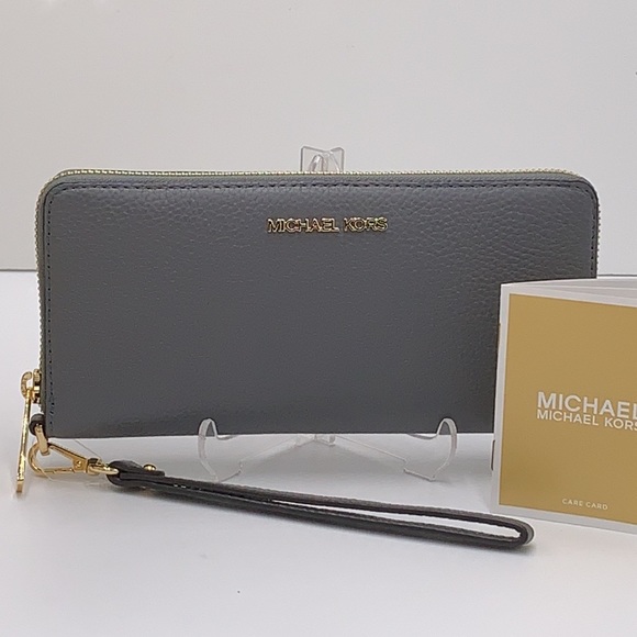 MICHAEL KORS LARGE TRAVEL CONTINENTAL WRISTLET WALLET HEATHER GREY COLOR
NWT - Picture 10 of 16